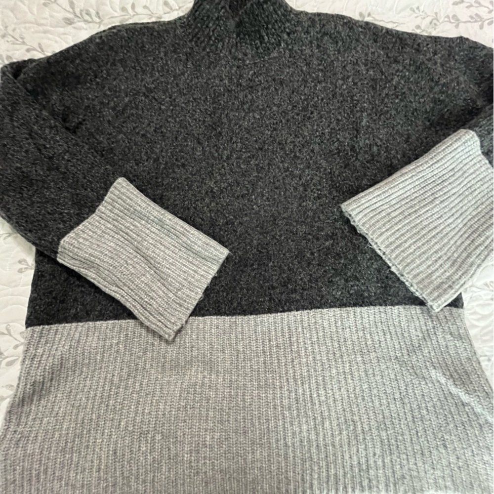 Michael Kors pull over sweater